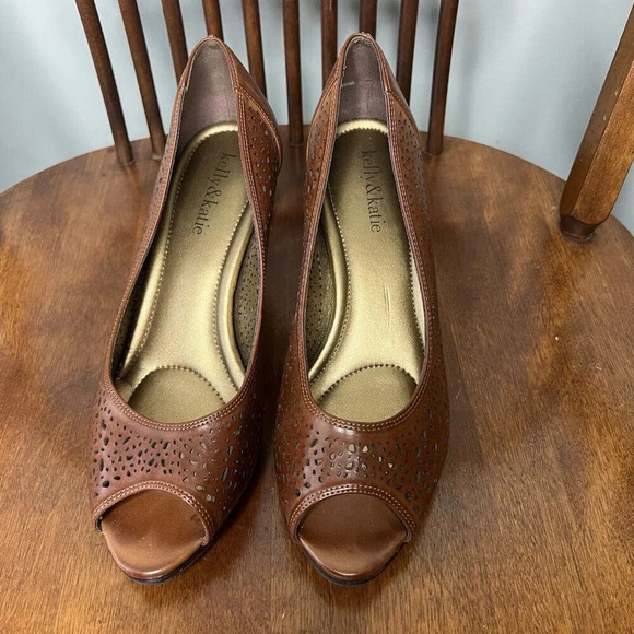 Kelly & Katie Brown Heels Modern Pumps Faux Brown Leather Sz 8 - Picture 5 of 10